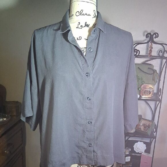 Everlane Charcoal Button-Down Hi Lo Shirt Size Medium - Picture 3 of 14